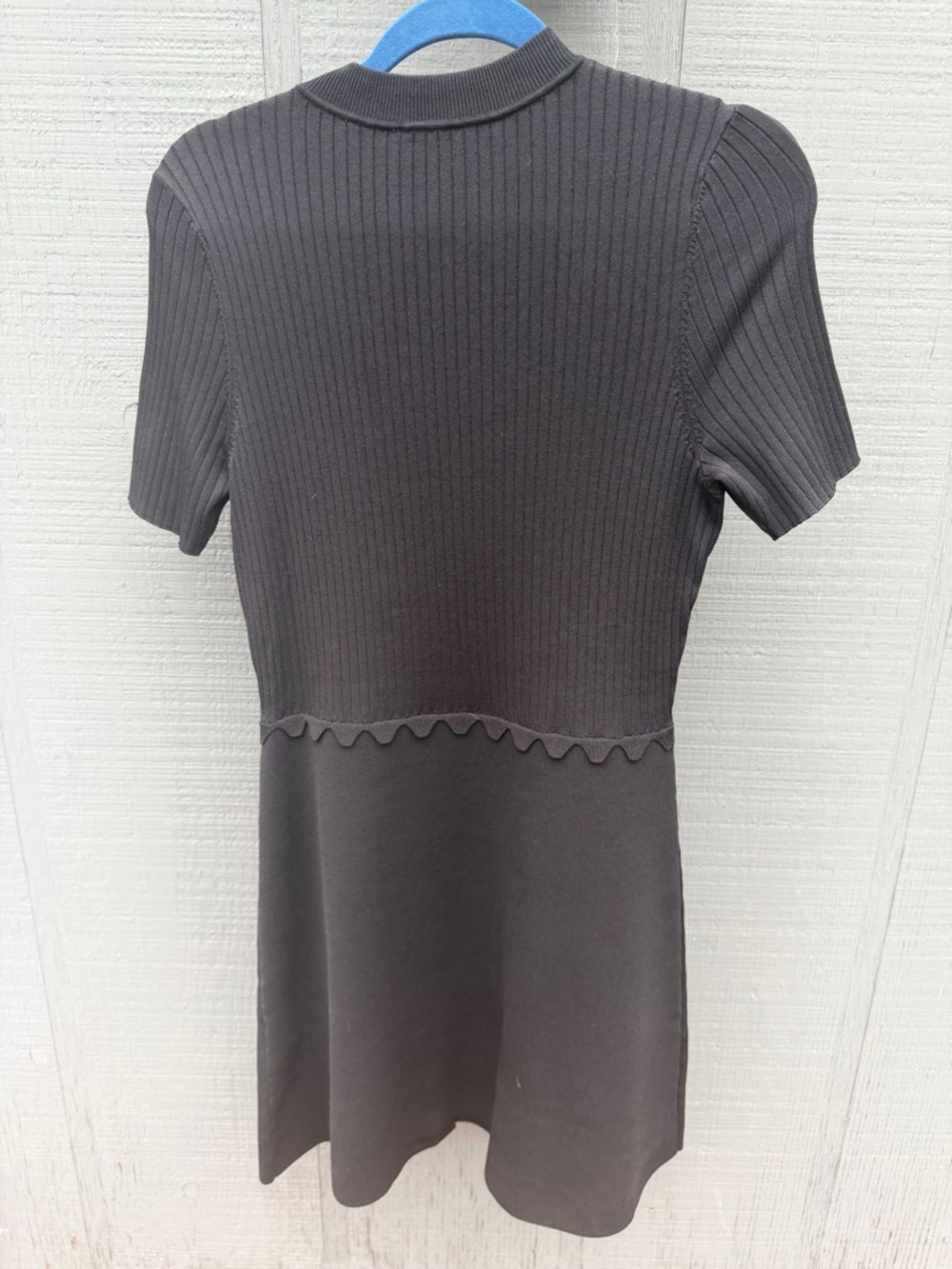 Sandro Black Short-Sleeve Knit Dress with Gold Sz 8/40 - Picture 4 of 12